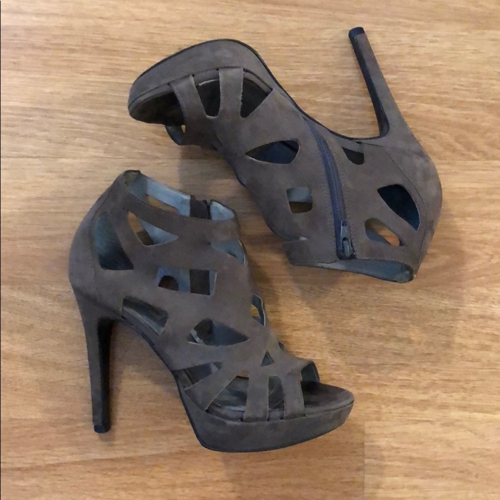 Gray Suede High Heels 👠 Size 5